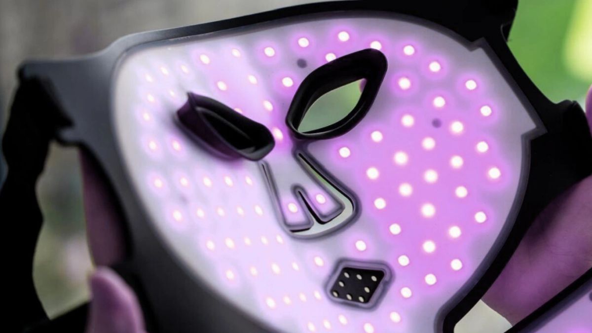 LW Silicon PRO LED mask with its light array illuminated